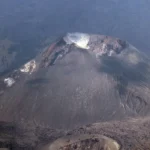 Montanhas como Rinjani e Marapi atraem turistas, mas também acumulam números significativos de acidentes
